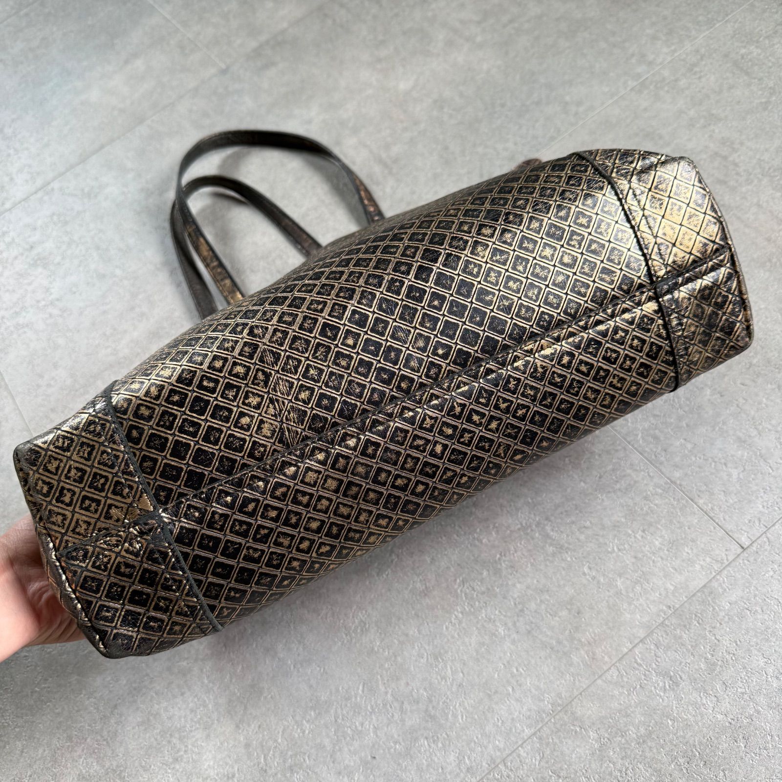 ボッテガヴェネタ トートバッグ イントレッチオミラージュ レザー 黒 ゴールド BOTTEGA VENETA ボッテガヴェネタ トートバッグ イントレッチオ