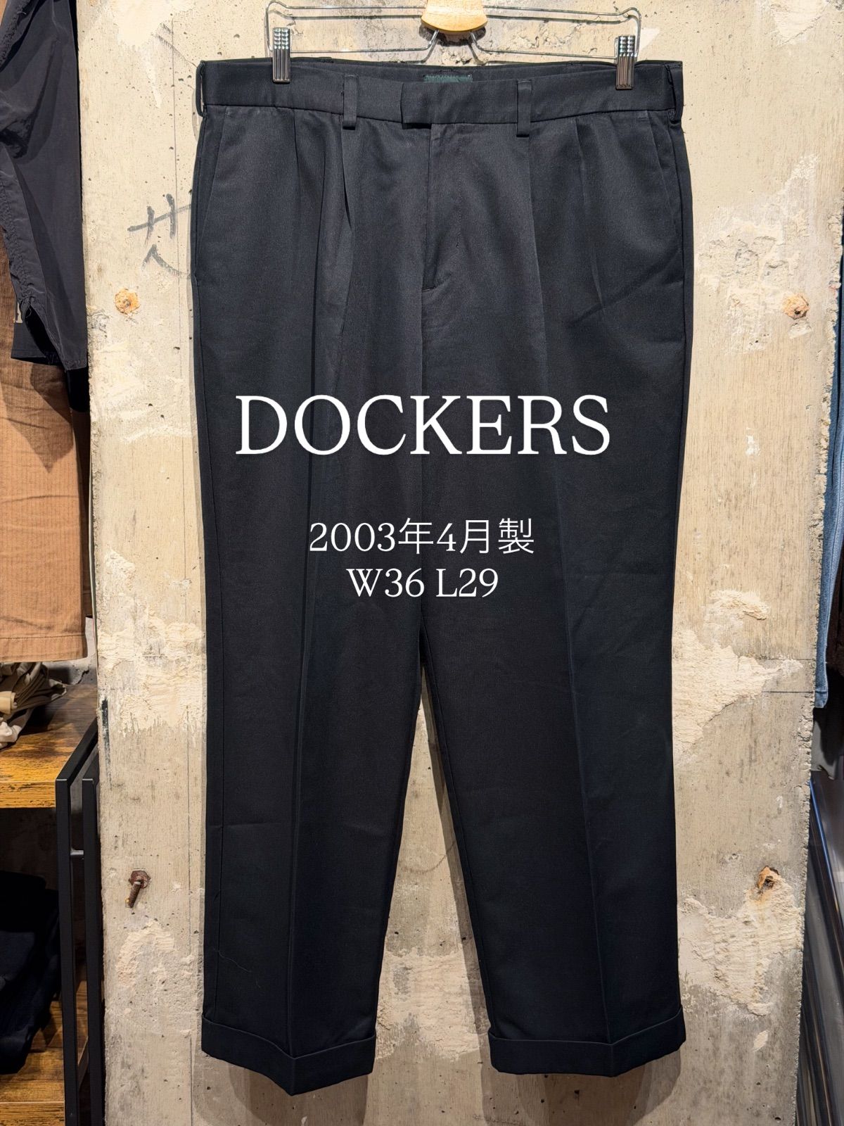 【 DOCKERS / 2003年4月製 / W36 L29 】 slacks　スラックス　ドッカーズ　ワイド　ツータック　2タック　Levi's　黒　ブラック　極太　100% POLYESTER ポリエステル 8,360円