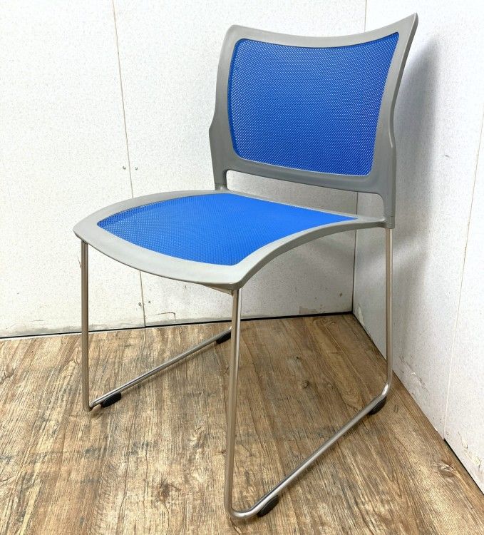 【中古品】オカムラ スタッキングチェア 8131GZFZS6 ブルー