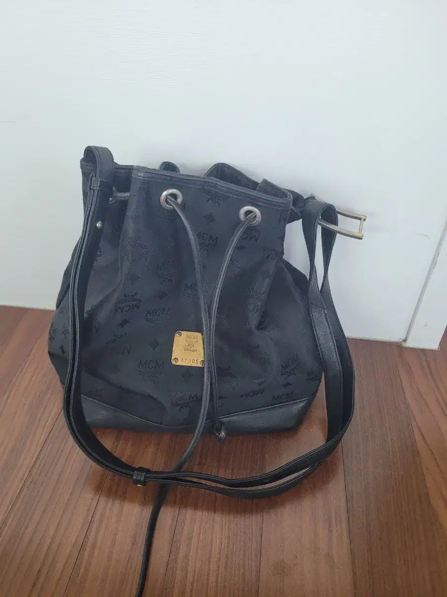 MCM エム シー エム 래디컬 몽키 バケットバッグ ブラック