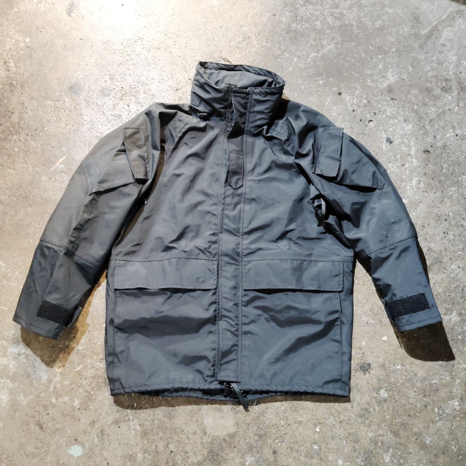 S.W.I社製 ECWCS GENⅡPARKA 90's ミリタリー ナイロンジャケット M ブラック エスダブルアイ エクワックス sp0100-92-c4167