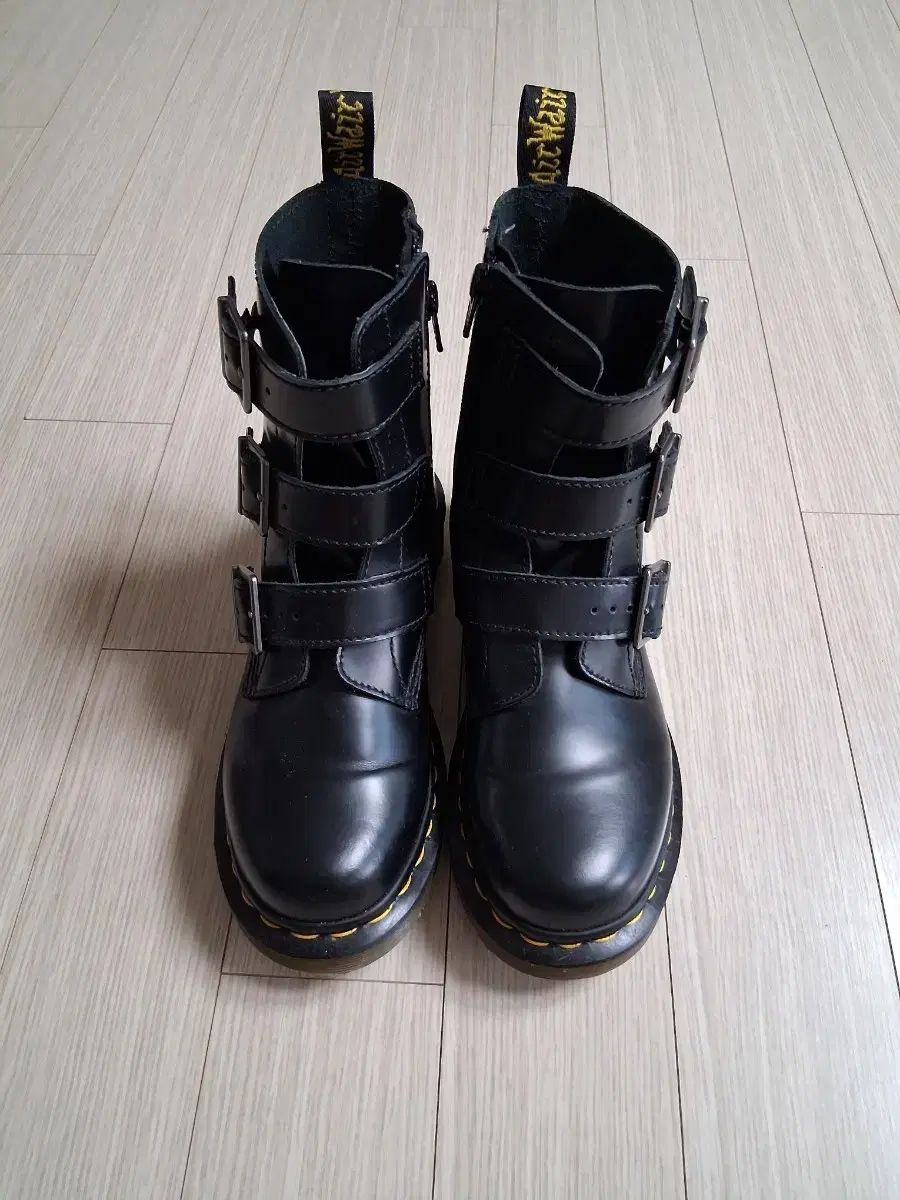DR. MARTENS 3ホール バックル ウォーカー