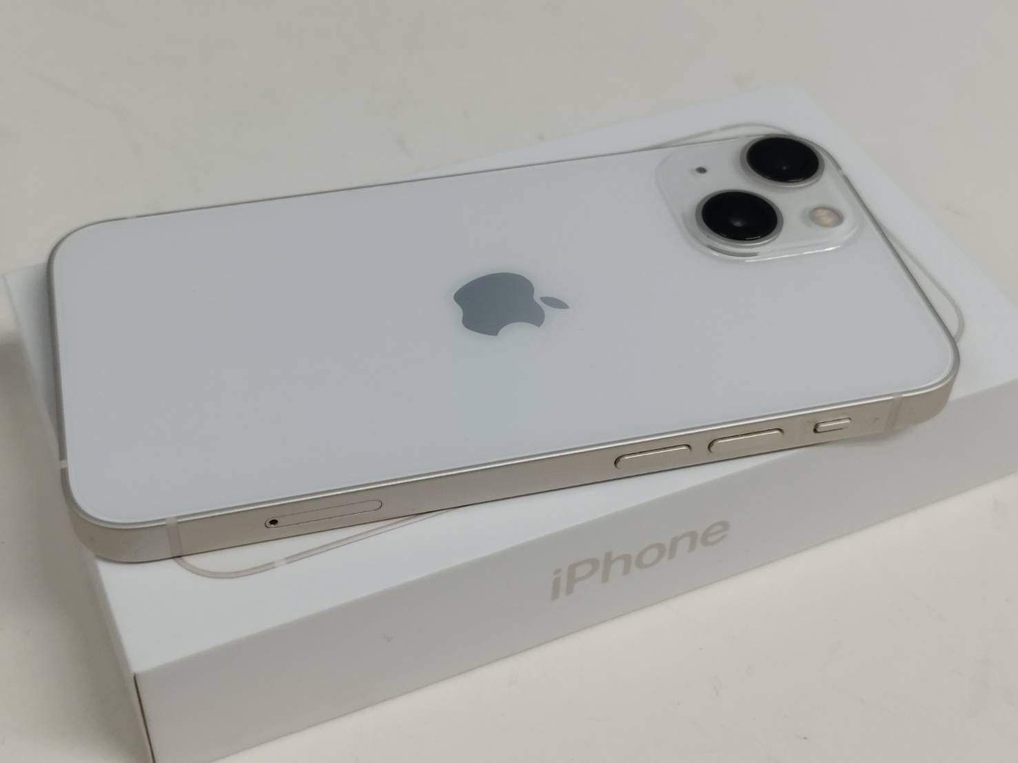 SIMフリー】iPhone 13 mini/A2626/128GB/スターライト〈MLJE3J/A