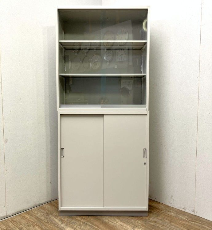 【中古品】イトーキ シンラインシリーズ ガラススチール引違い上下書庫 上HFS-098GG-WE/下HFS-098GSN-WE グレー