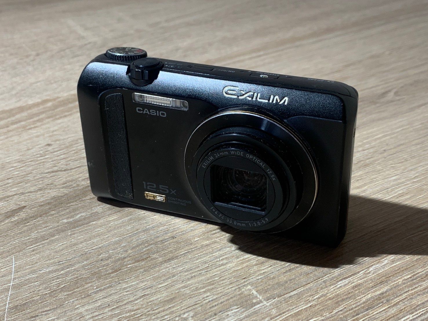 1561 Casio EXILIM EX-ZR200 ブラック ジャンク品 デジカメ【ネ