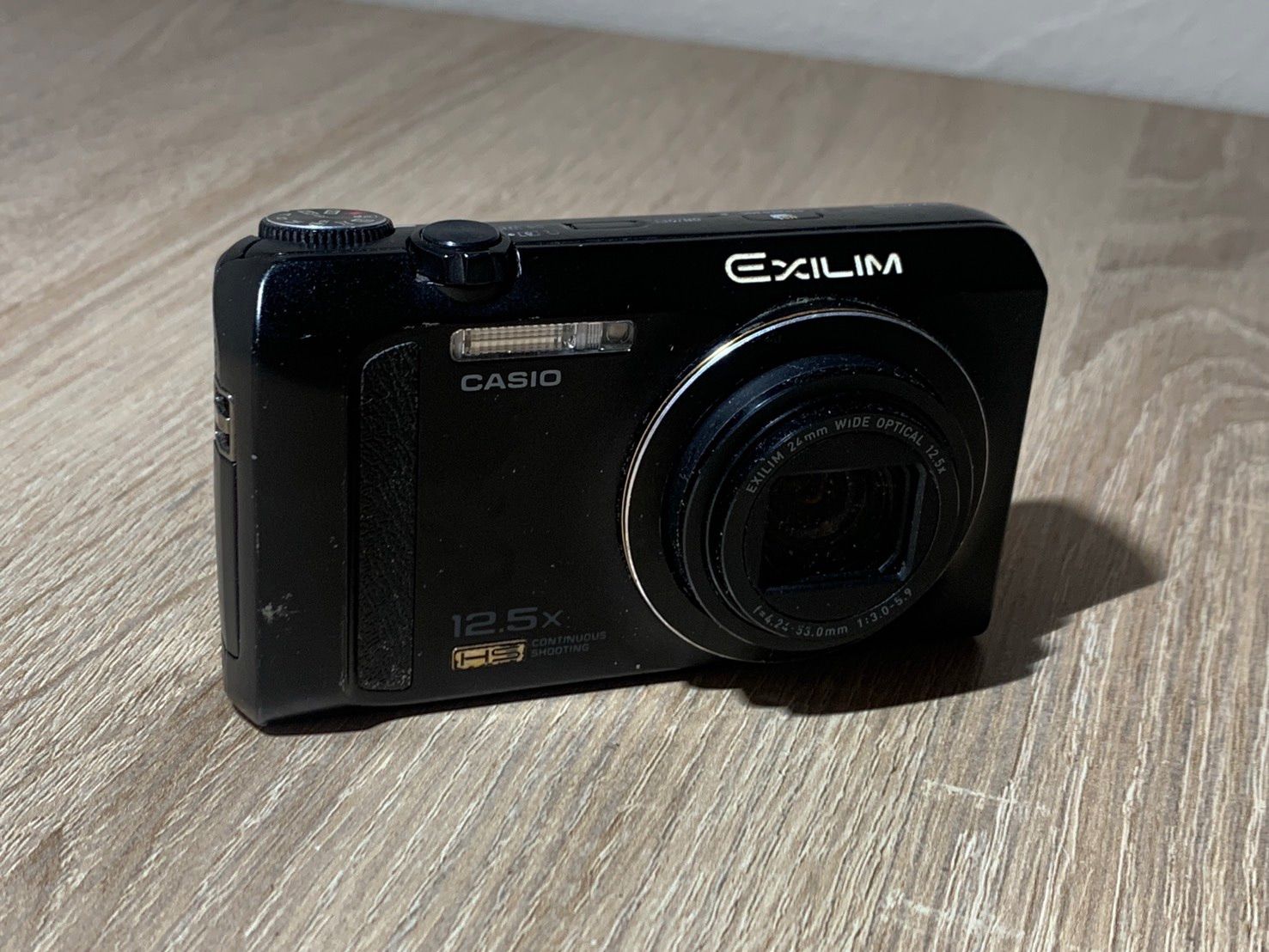 【ジャンク品】CASIO EXILIM EX-ZR200 デジカメ 1561 Casio EXILIM EX-ZR200 ブラック ジャンク品 デジカメ【ネ