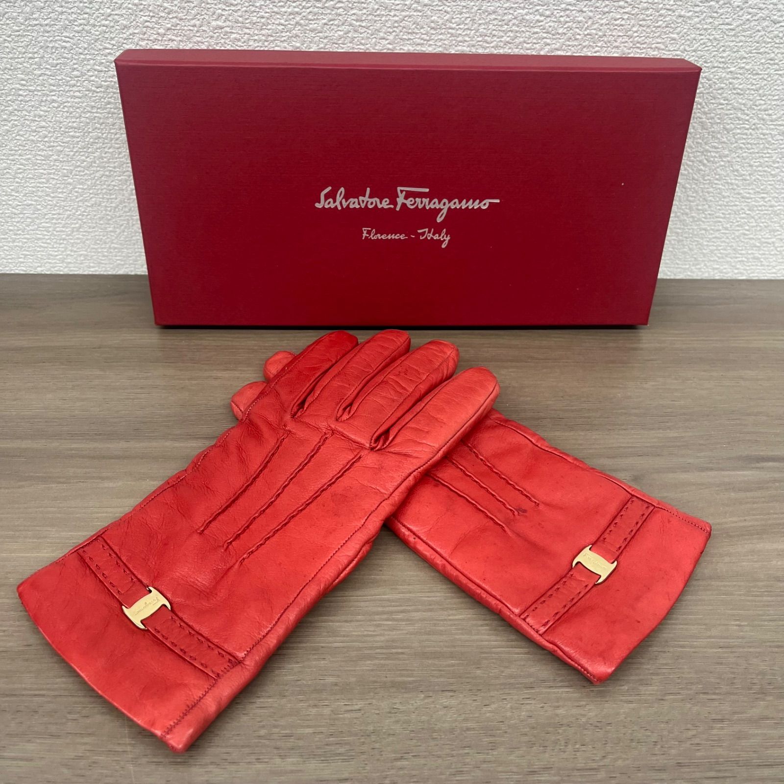 (s) Salvatore Ferragamo フェラガモ レザー 手袋 レッド 赤 本革 イタリア製 真っ赤 /7859