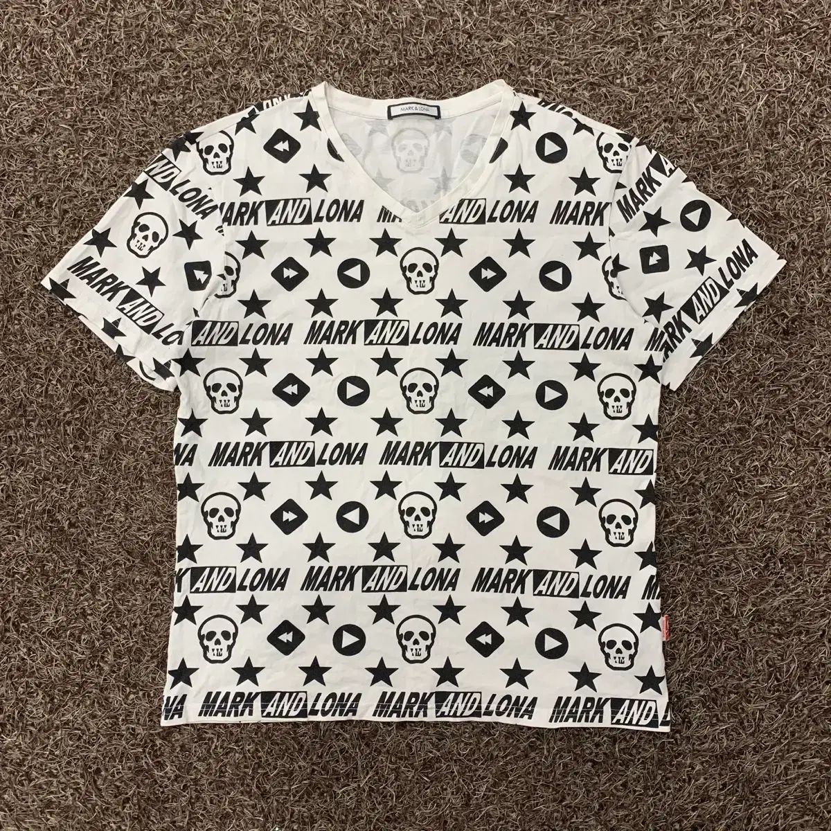 48 MARK & LONA マークアンドロナ ドクロ パータン Vネック 半袖 Tシャツ