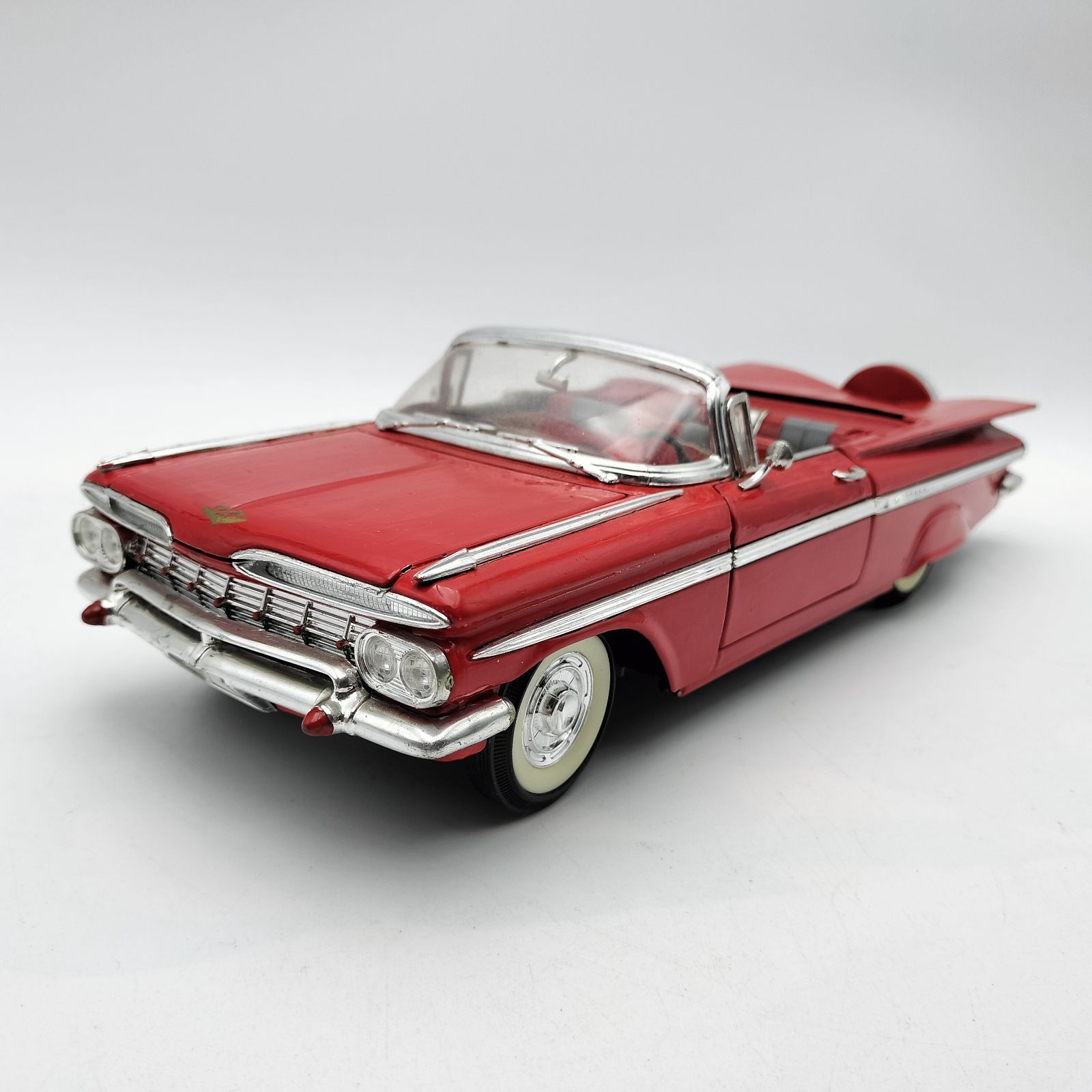 1959 シボレー インパラ コンバーチブル レッド 1/18 ロードタフ ダイ