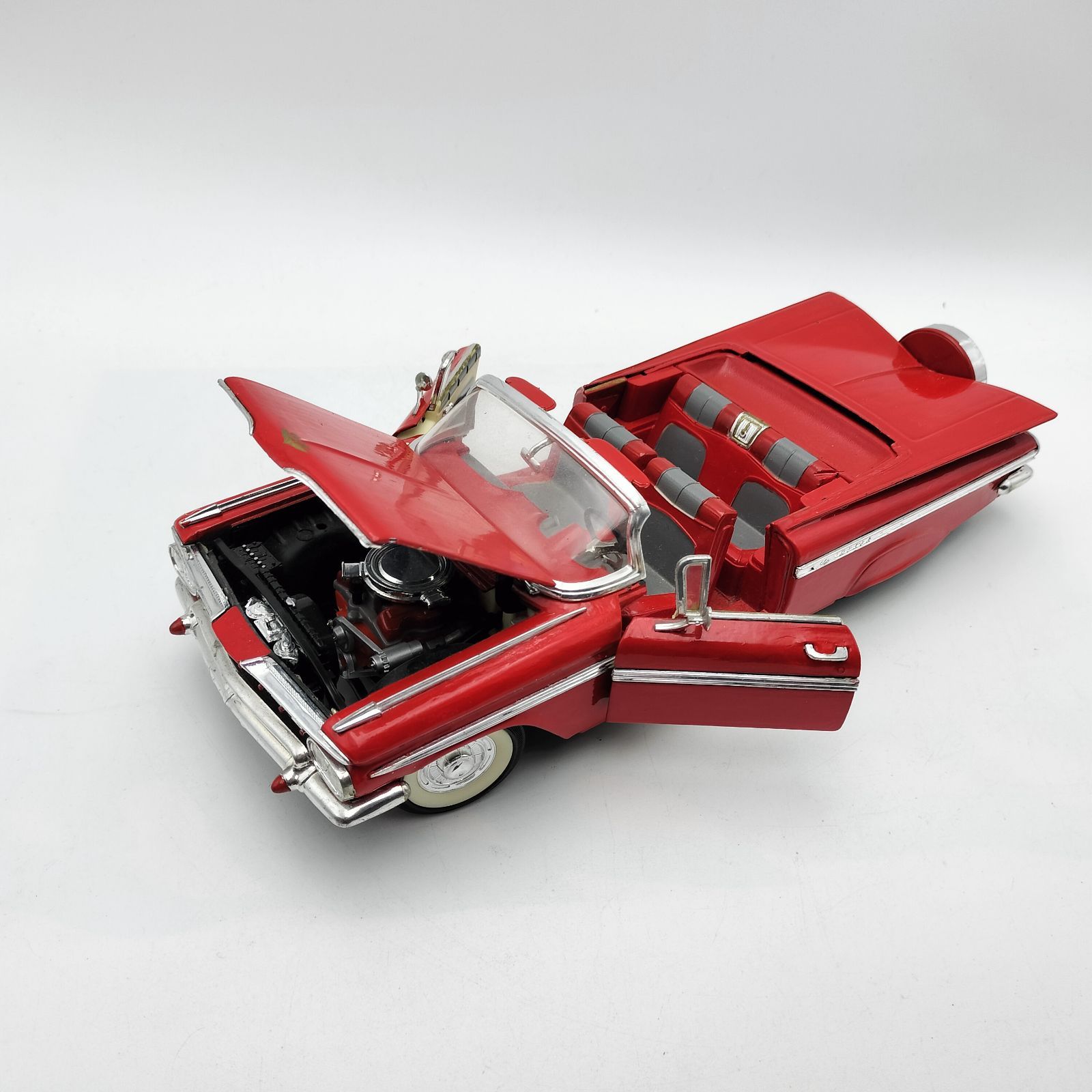 1959 シボレー インパラ コンバーチブル レッド 1/18 ロードタフ ダイ