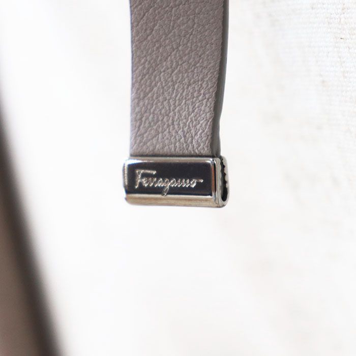 SALE】Salvatore Ferragamo サルヴァトーレフェラガモ ケープ レーヨン