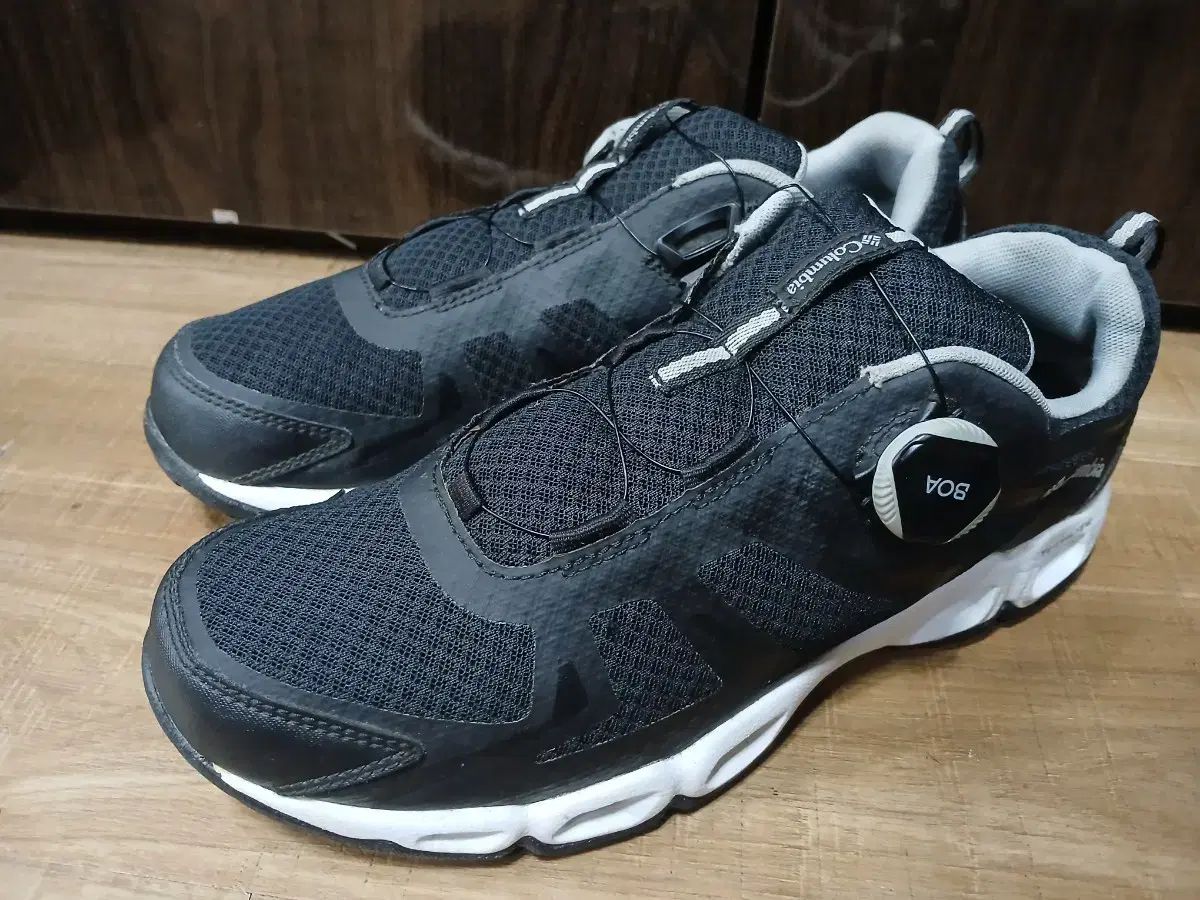 コロンビア メンズ 登山靴 ブラック BOA システム 270