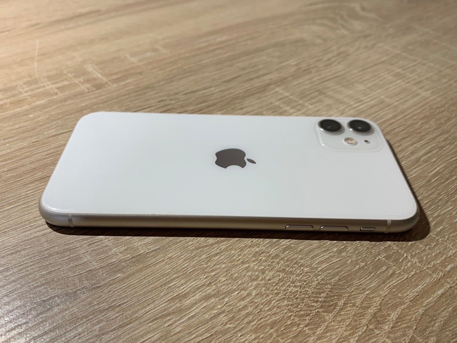 1709 iPhone 11 64GB ホワイト 動作確認済み やや訳アリ【ネ】 64GB