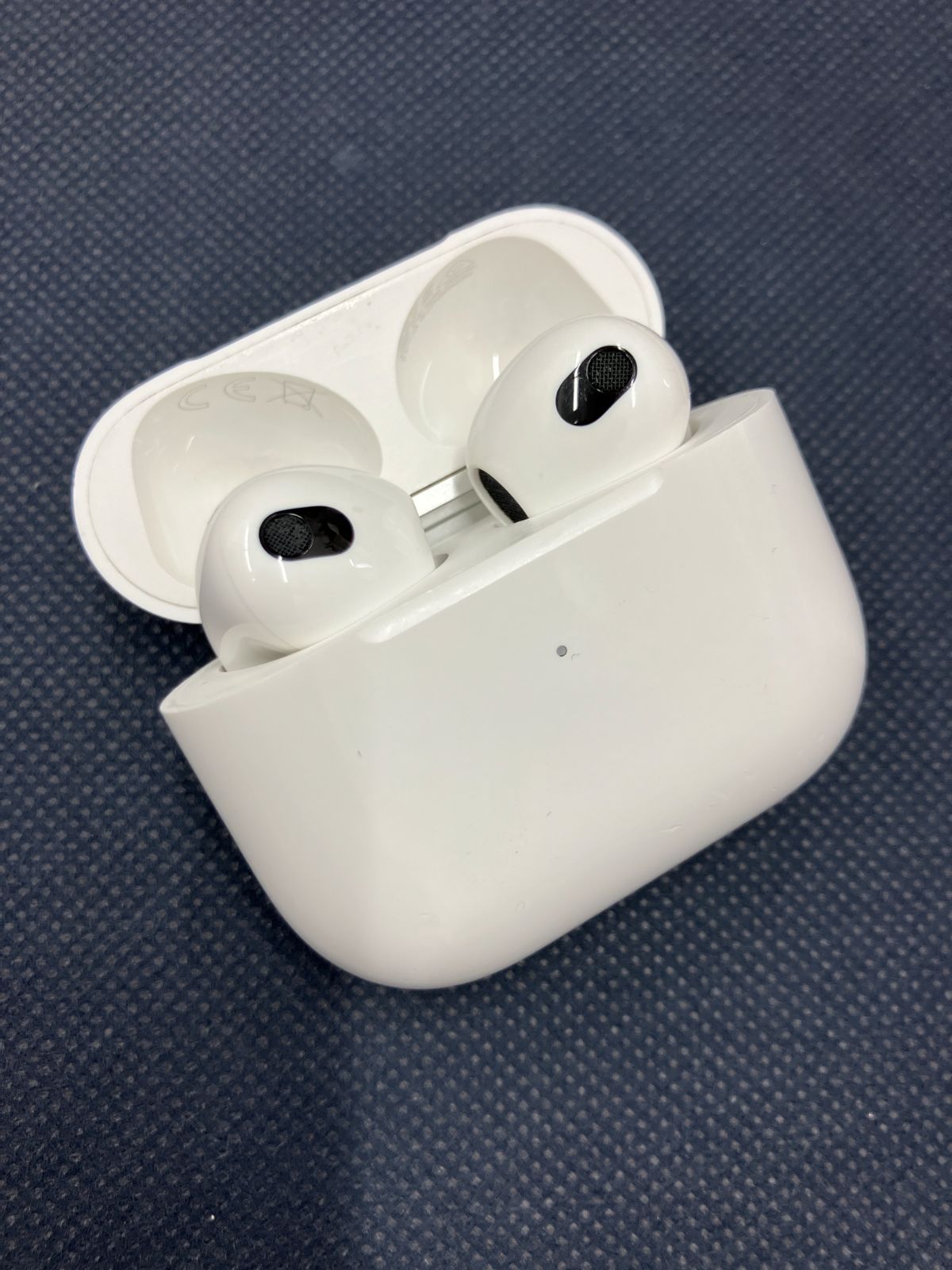 【441301103903】Apple AirPods 第3世代 Lightning充電ケース付き 箱あり ワイヤレスイヤホン アップル