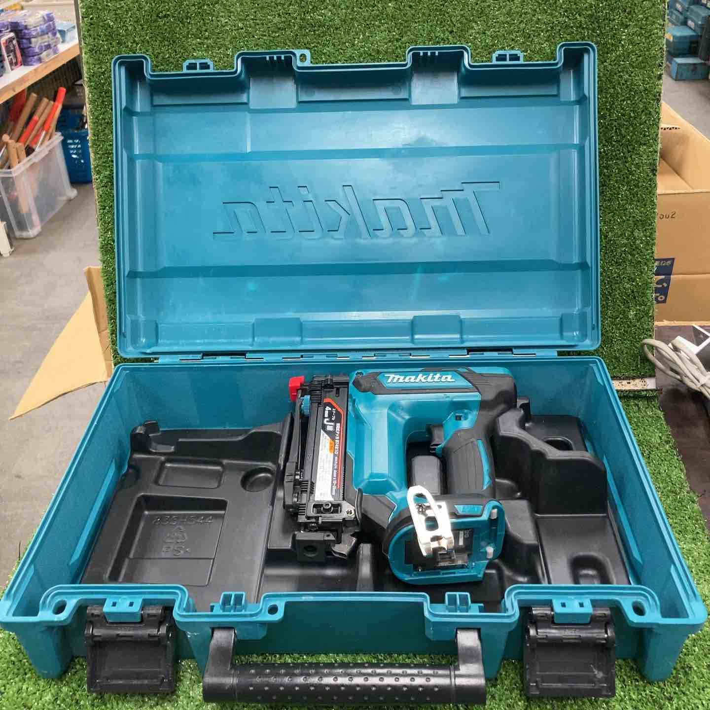 ★マキタ(makita) コードレスタッカー ST421DZK【川崎店】