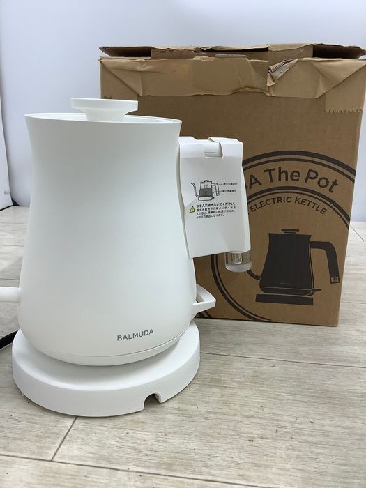 T18 未使用 BALMUDA The Pot 電気ケトル ホワイト バルミューダ 0.6L