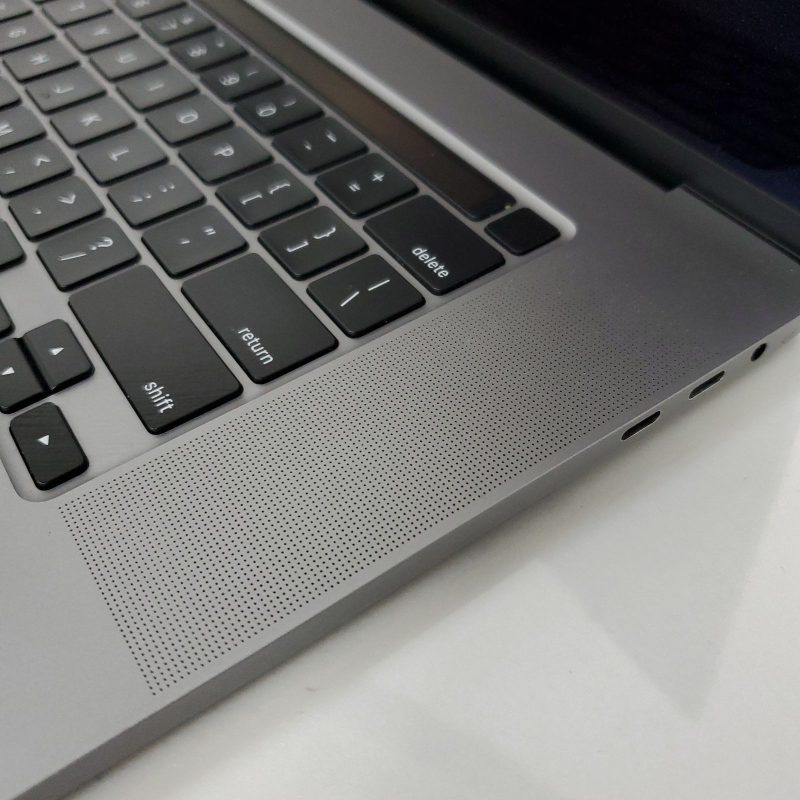大容量！Apple MacBook Pro (16-inch, 2019) A2141 ・Intel Core i7