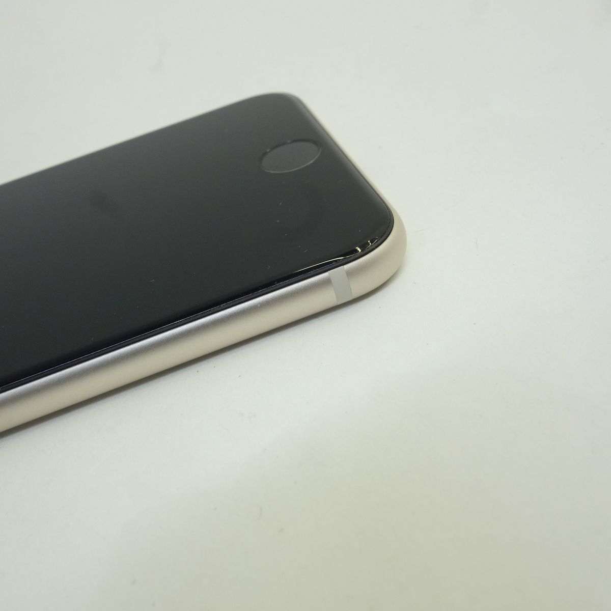 iPhone SE3 64GB スターライト SIMフリー 中古 - メルカリ