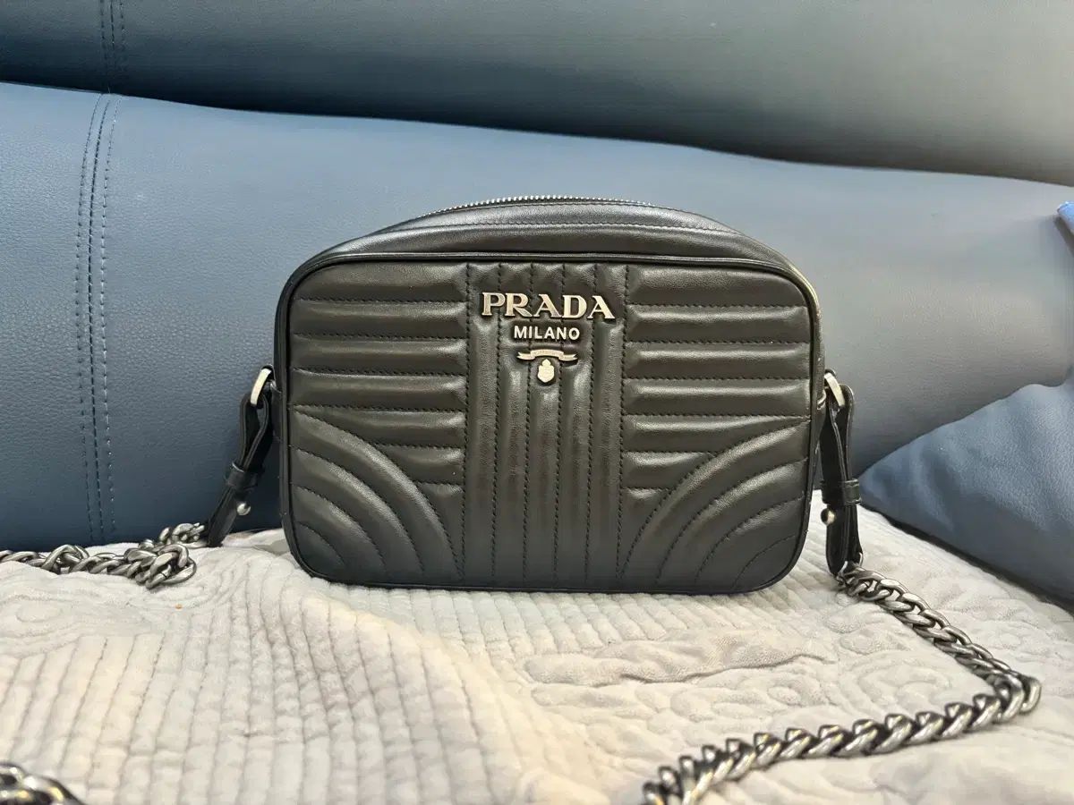 PRADA キルティング カメラ バッグ ブラック