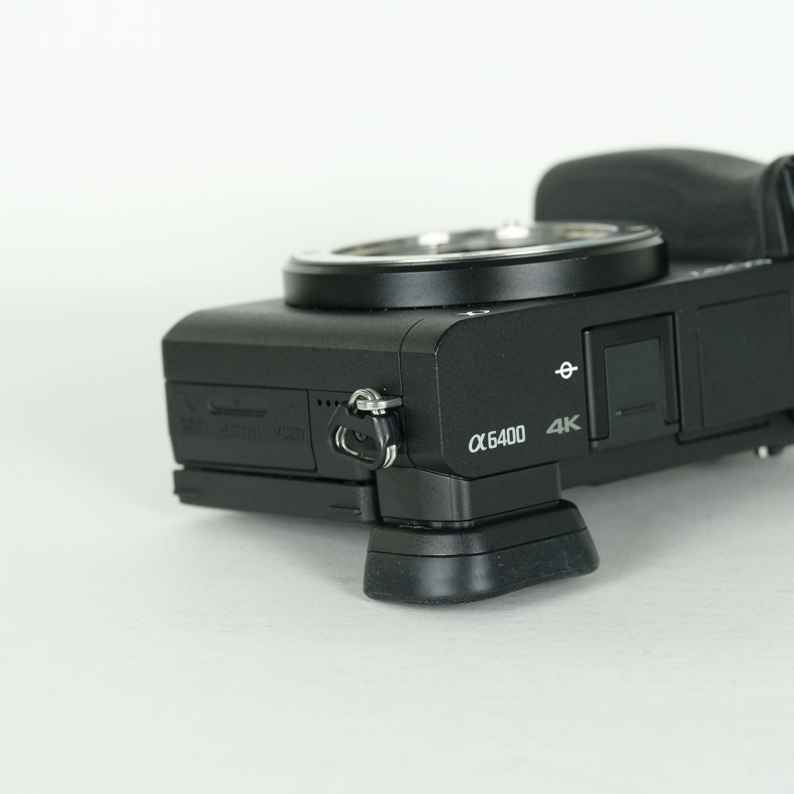 早い者勝ち【美品】SONY α6400 ボディ本体　バッテリー 美品 | シャッター数1,744回｜バッテリー3個・チャージャー付] SONY