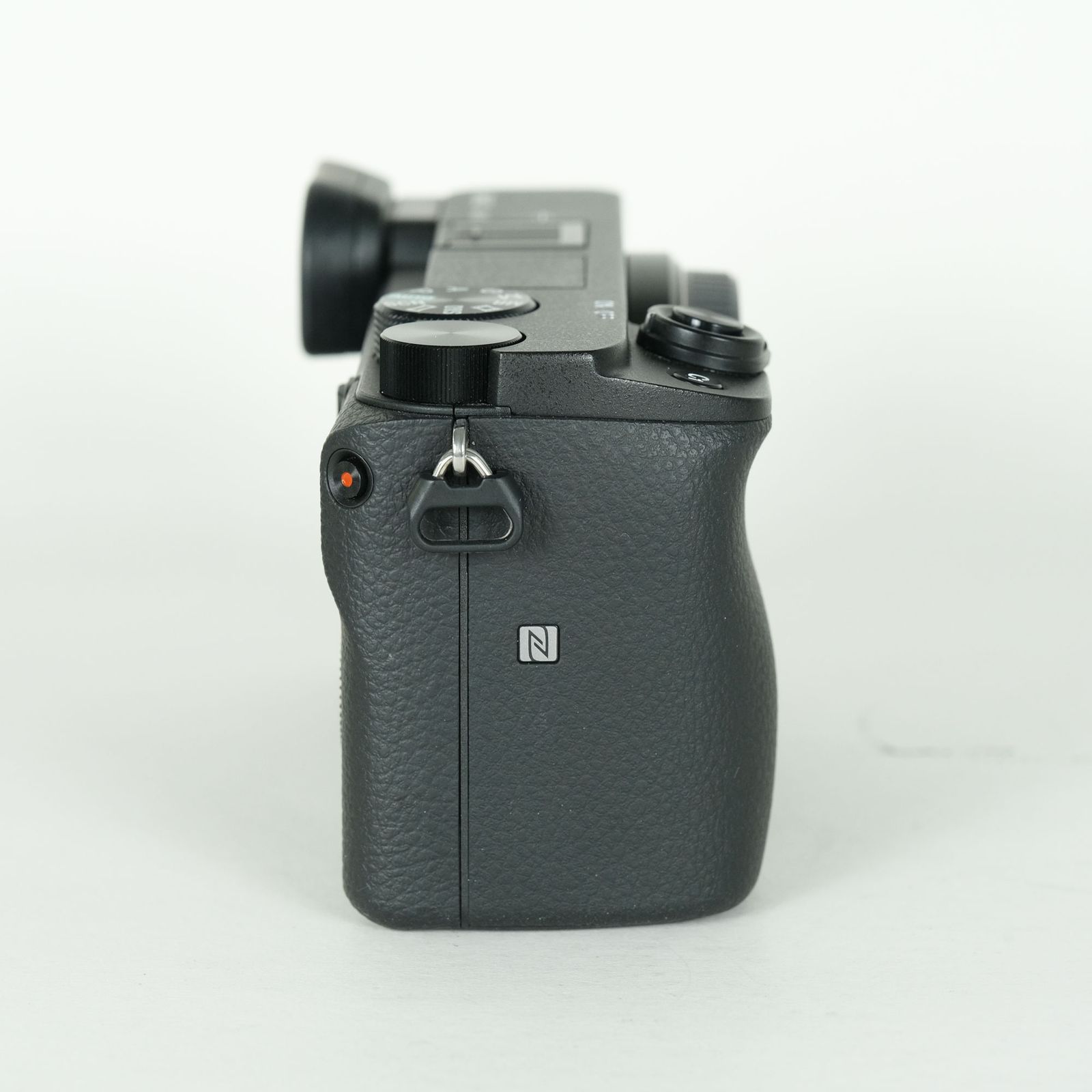 早い者勝ち【美品】SONY α6400 ボディ本体　バッテリー 美品 | シャッター数1,744回｜バッテリー3個・チャージャー付] SONY