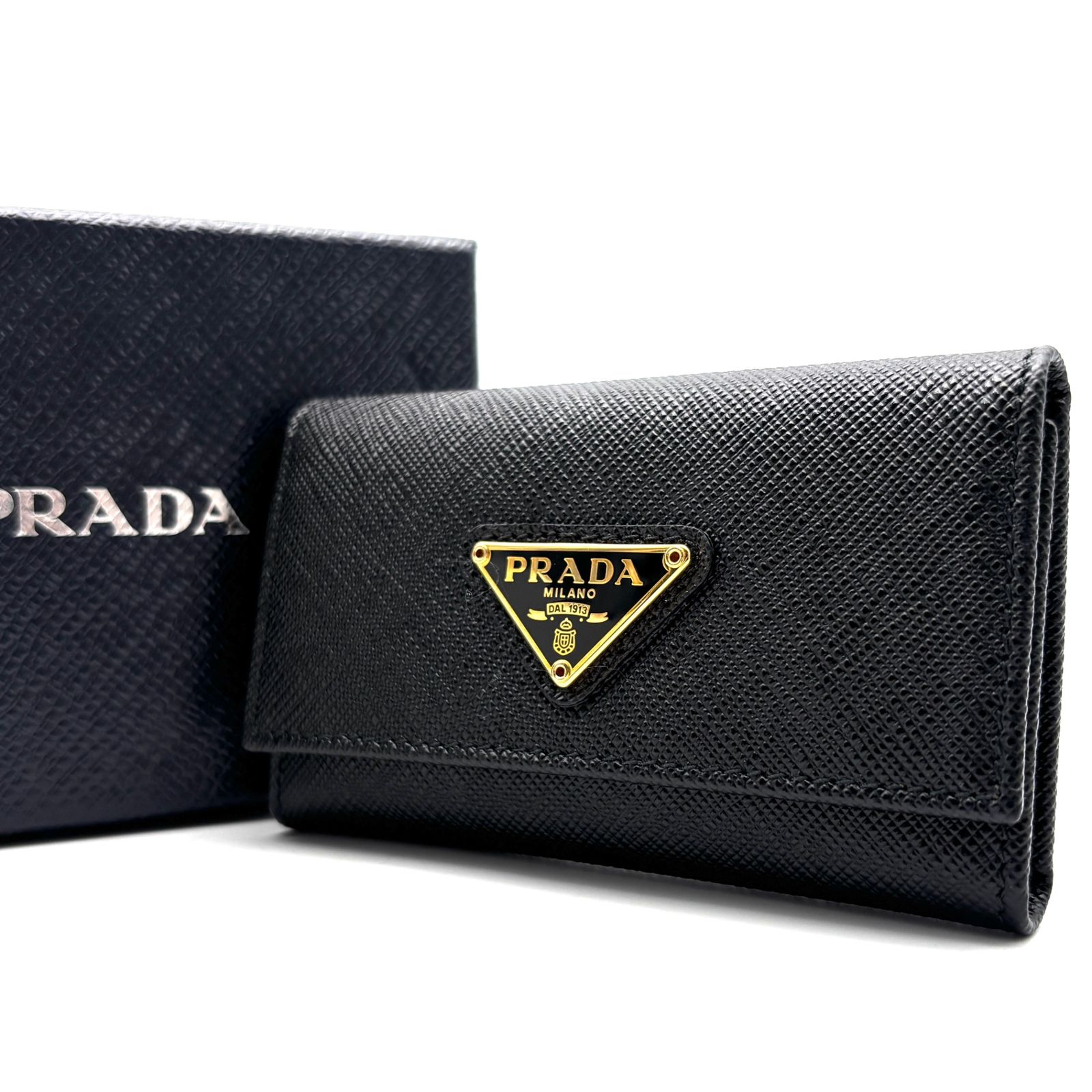 未使用保管品 プラダ PRADA サフィアーノレザー 三角ロゴ プレート 6連 キーケース キーリング ブラック 黒 本革 ゴールド金具 箱付 ボーナス 夏休み 帰省 サマーギフト 敬老の日 ご褒美 プレゼント