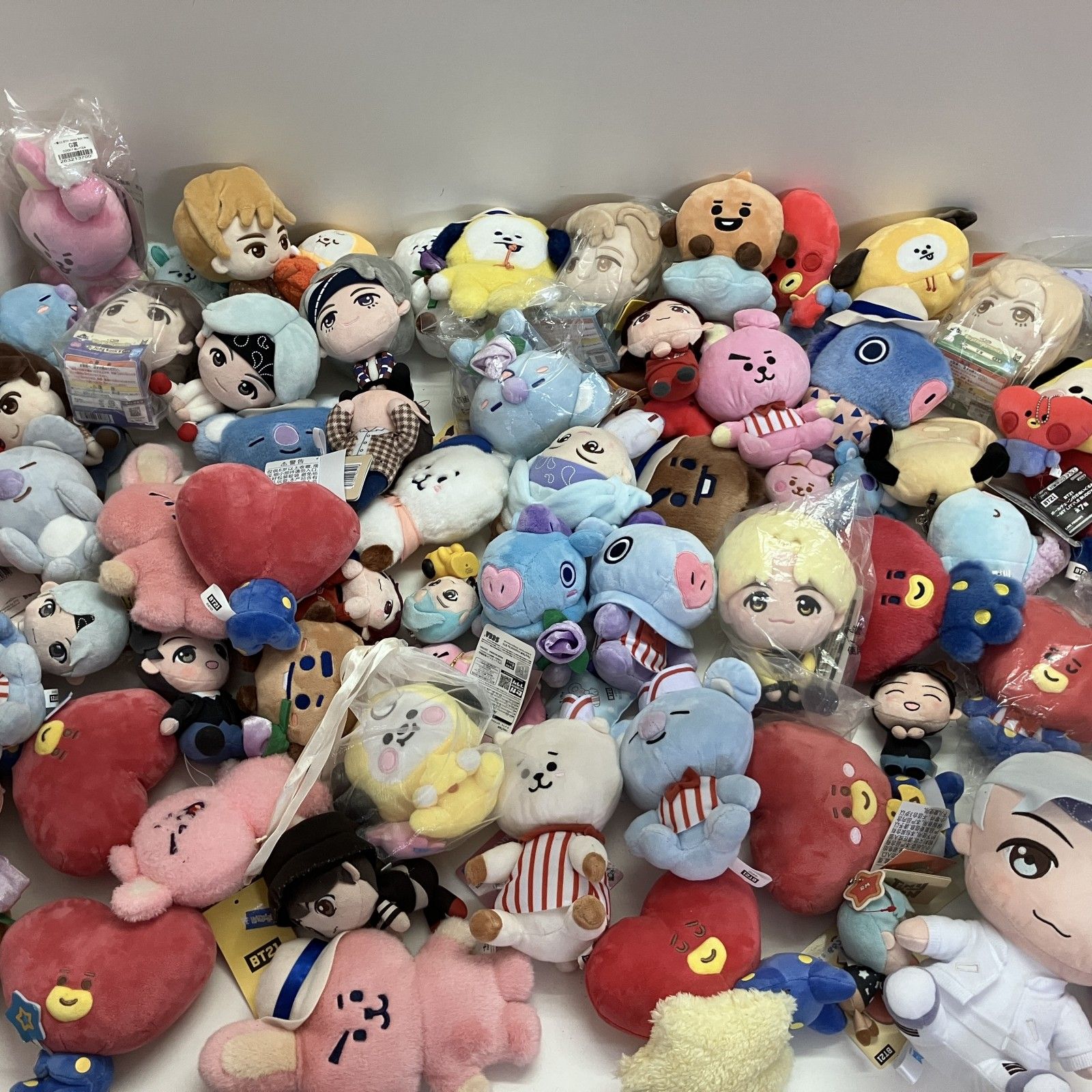 ◆BTS 防弾少年団 85点 まとめ商品 Tiny TAN BT21 ぬいぐるみ マスコット キーホルダー など 現状品