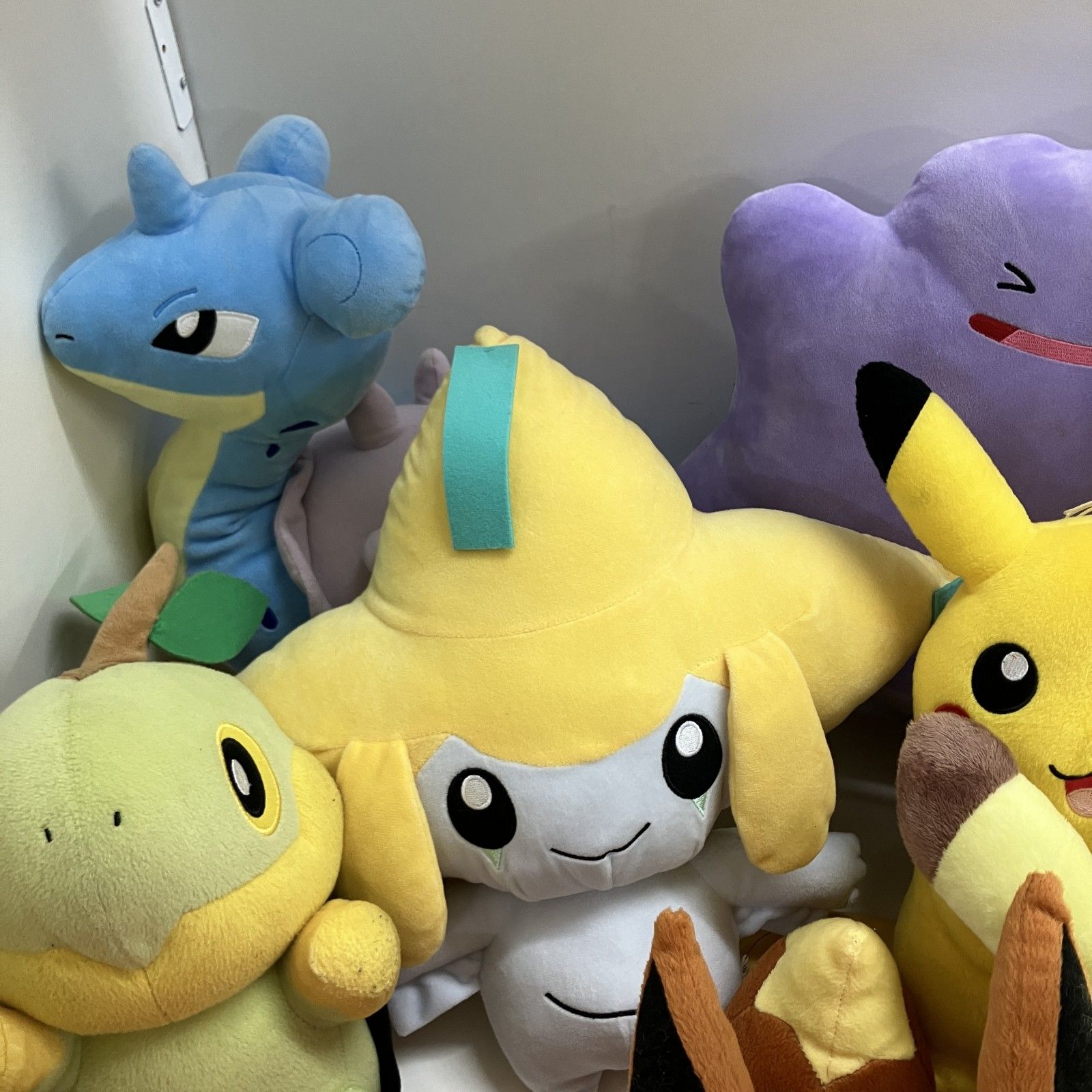 ◇ Pokemon ポケモン 22点 まとめ商品 ぬいぐるみ 雑貨 カイリュウ