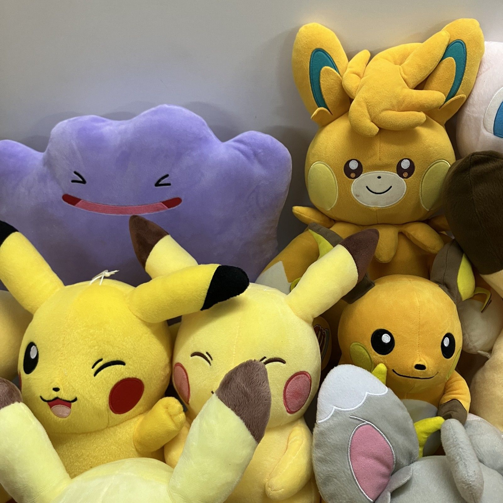 ◇ Pokemon ポケモン 22点 まとめ商品 ぬいぐるみ 雑貨 カイリュウ