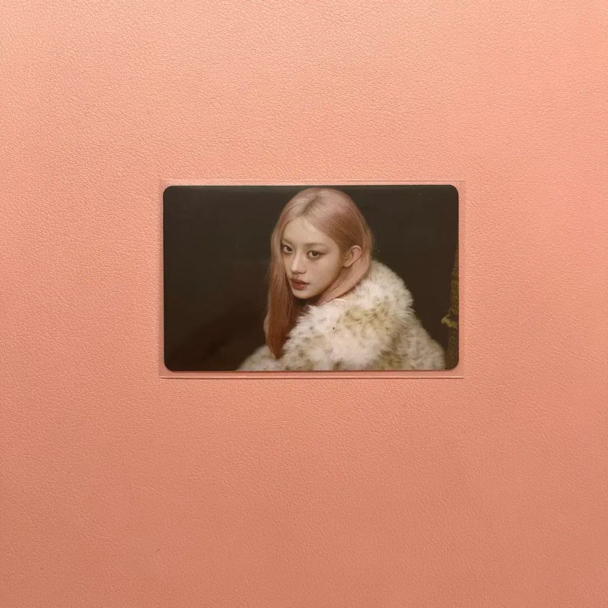 ILLIT MAMIHLAPINATAPAI HMVラキドロ　ミンジュ直筆サイン MAMIHLAPINATAPAI ILLIT | - HMV Illit hmv lucky draw Mercari Mini