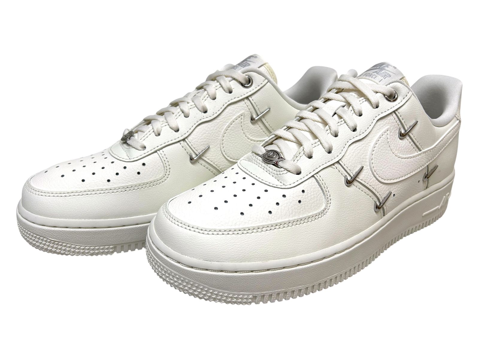 NIKE (ナイキ) AIR FORCE 1 '07 LV8 ローカットスニーカー IV4727-133 US9 26cm ホワイト メンズ/036