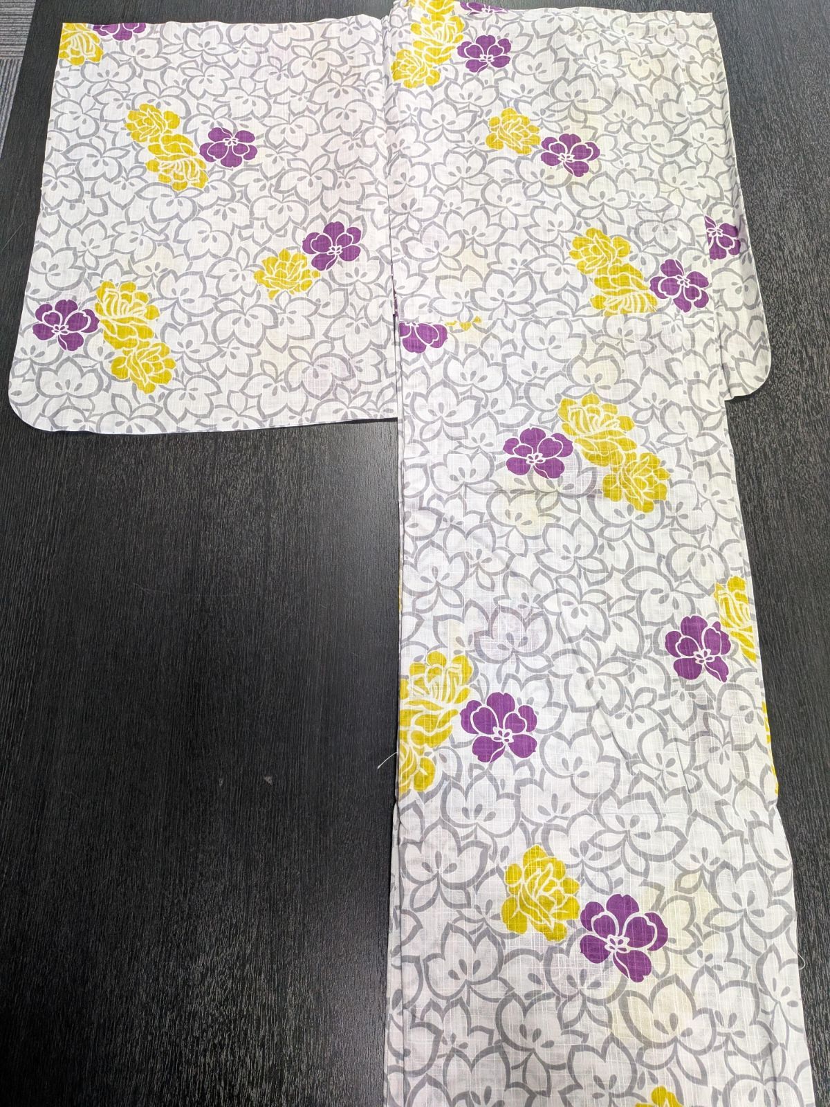 新品　浴衣　白ベースに花柄　　身丈163