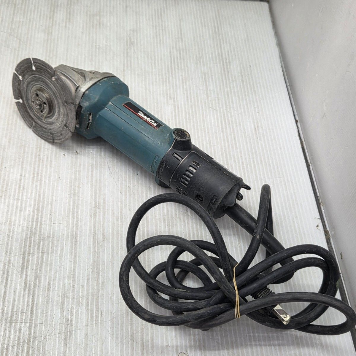 S05156 makita マキタ 100mm ディスクグラインダ 9533BL 研磨 DIY 電動 工具