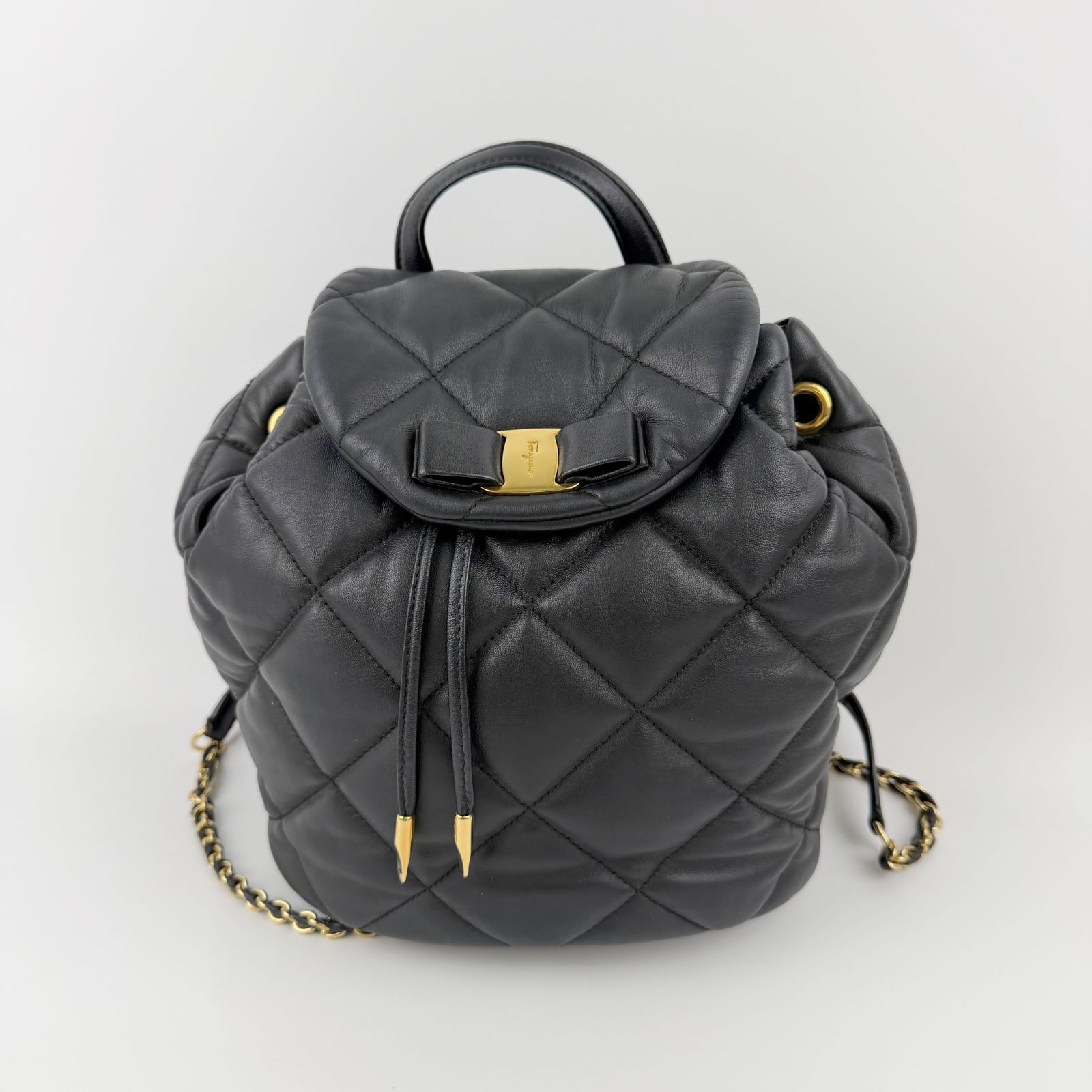 【中古】Salvatore Ferragamo サルヴァトーレ フェラガモ ヴァラリボン キルティング チェーン リュックサック バックパック レザー ブラック 金具ゴールド ヴィンテージ レディースHIBUOCHI VINTAGE hboc260613a01