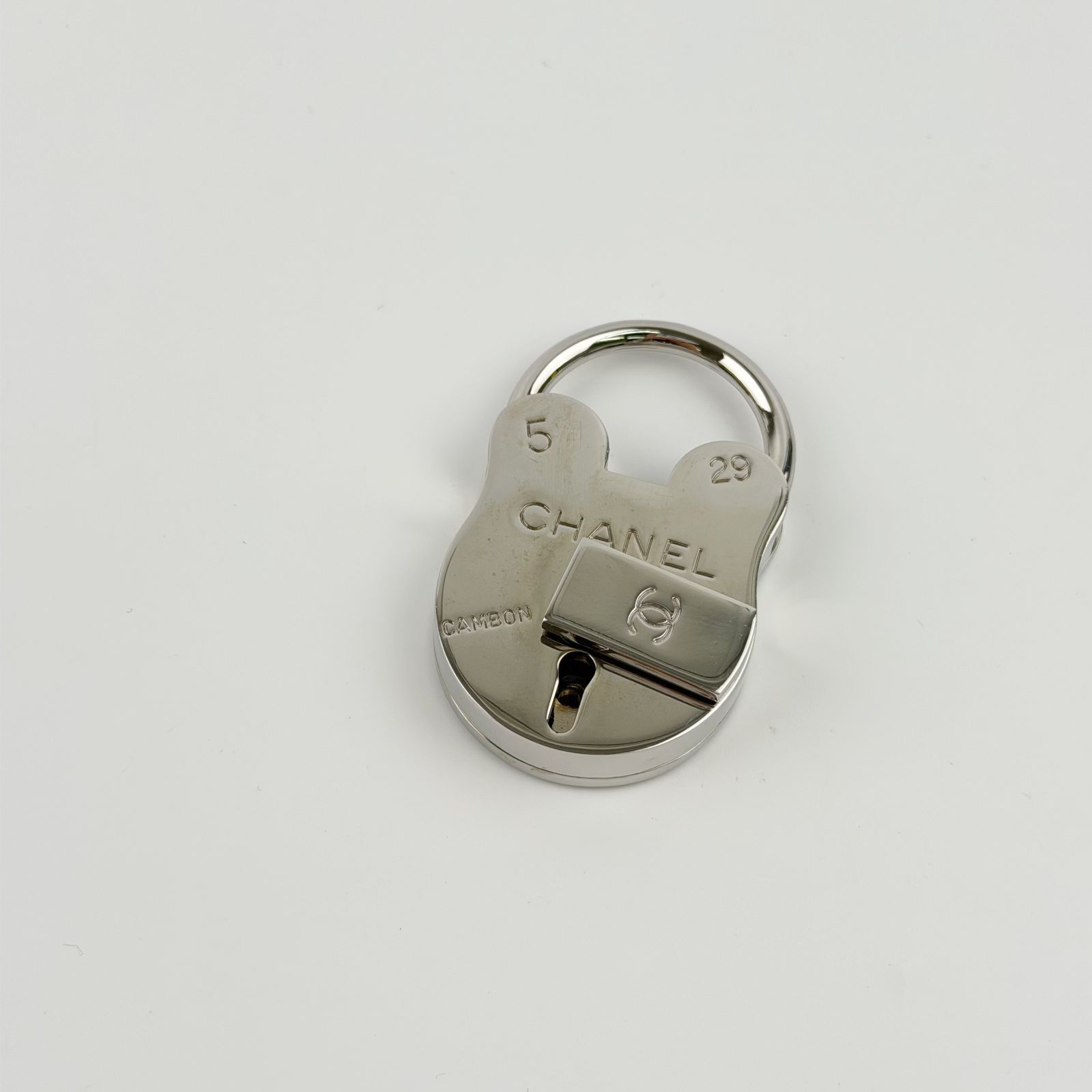 CHANEL シャネル シルバー NO.5チャーム 中古】CHANEL シャネル No.5 パドロック バッグチャーム キーリング