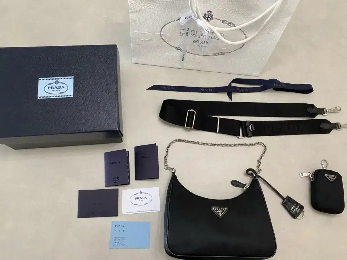 プラダ テスート リナイロン HOBO BAG