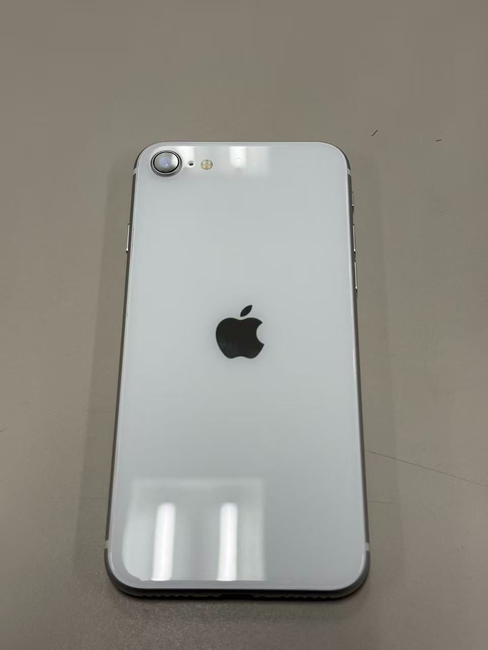超美品 電池89%SIMフリーiPhone SE(第2世代) 64GB ホワイト - メルカリ