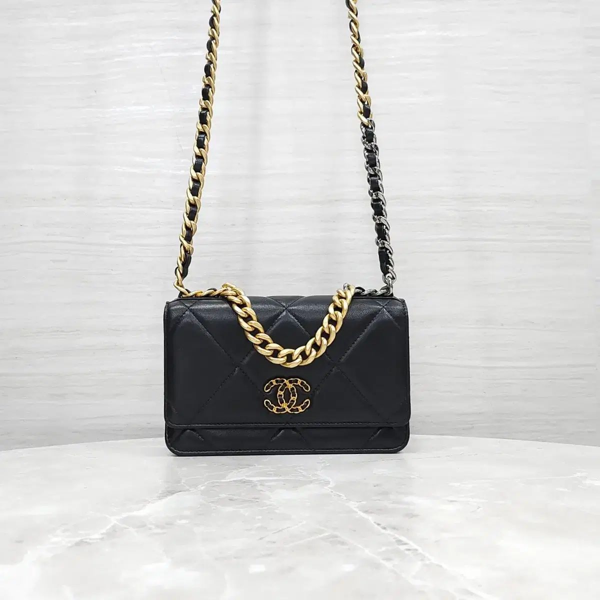 シャネル 19 ターンロック WOC チェーン クロスバック 30番台 AP3267