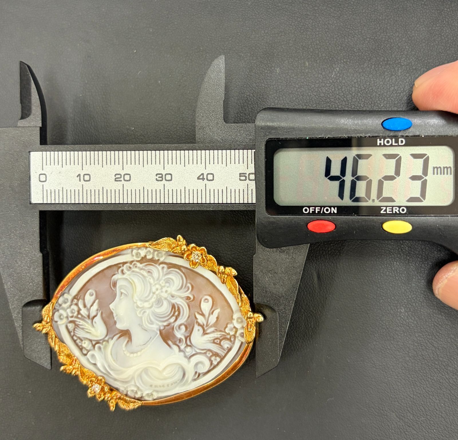 K18 ダイヤ シェル カメオ ブローチ 兼 ペンダント トップ 2way - メルカリ