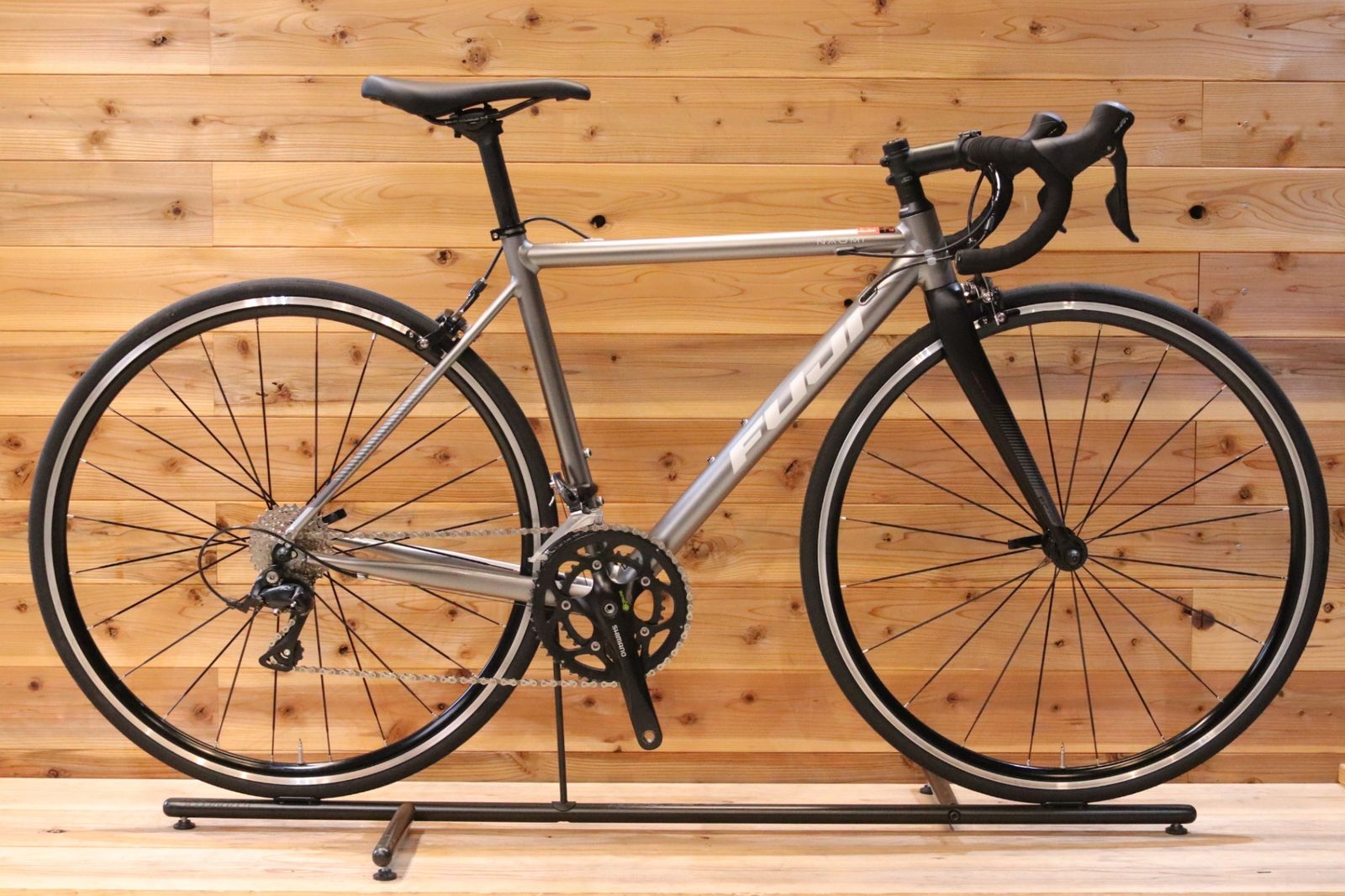 おまけパーツ付！ フジ FUJI ナオミ NAOMI RIM 2023モデル 49サイズ シマノ ソラ R3000 MIX 9S アルミ ロードバイク 【広島店】