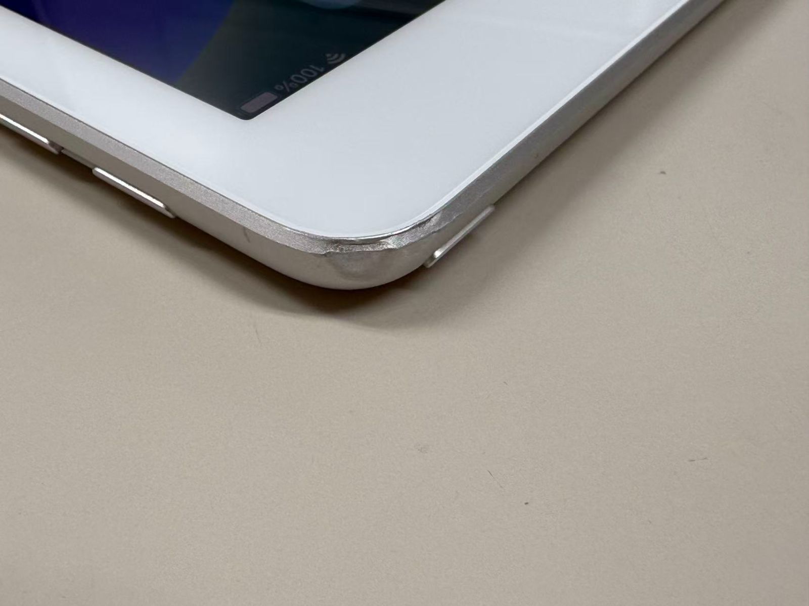 iPad 第5世代 32GB シルバー 訳アリ品 - メルカリ