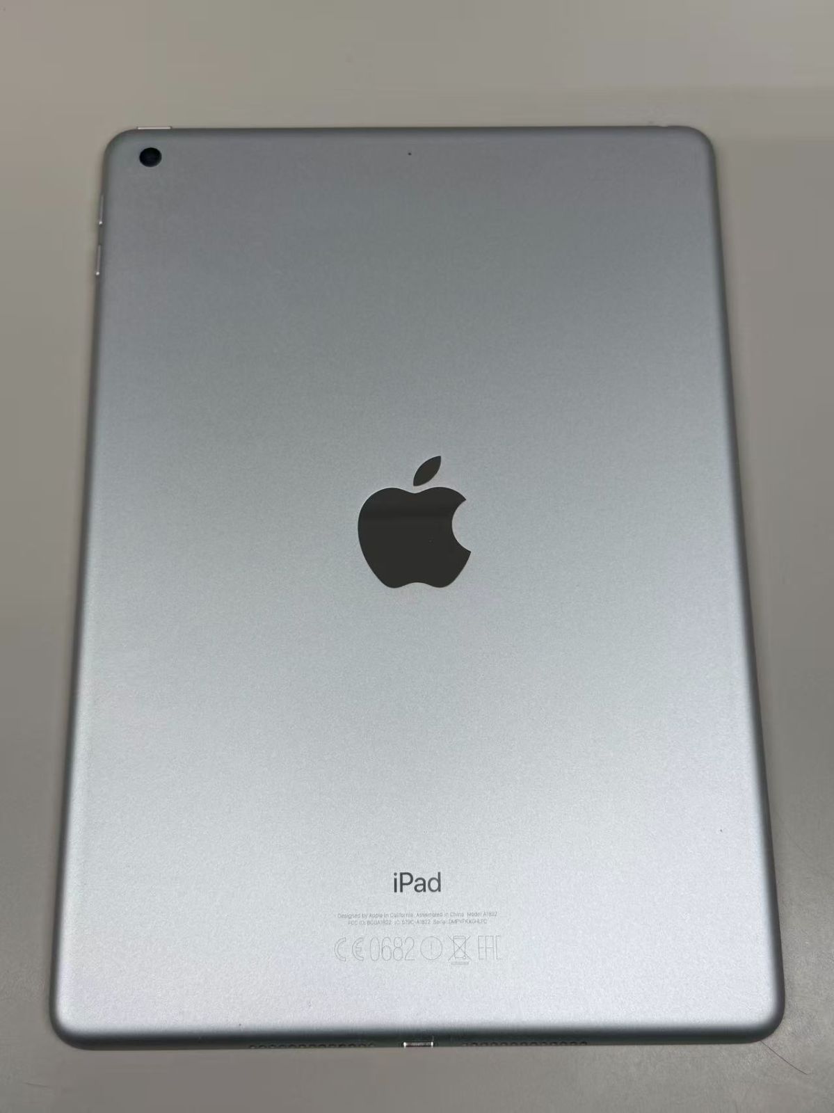 iPad 第5世代 32GB シルバー 訳アリ品 - メルカリ