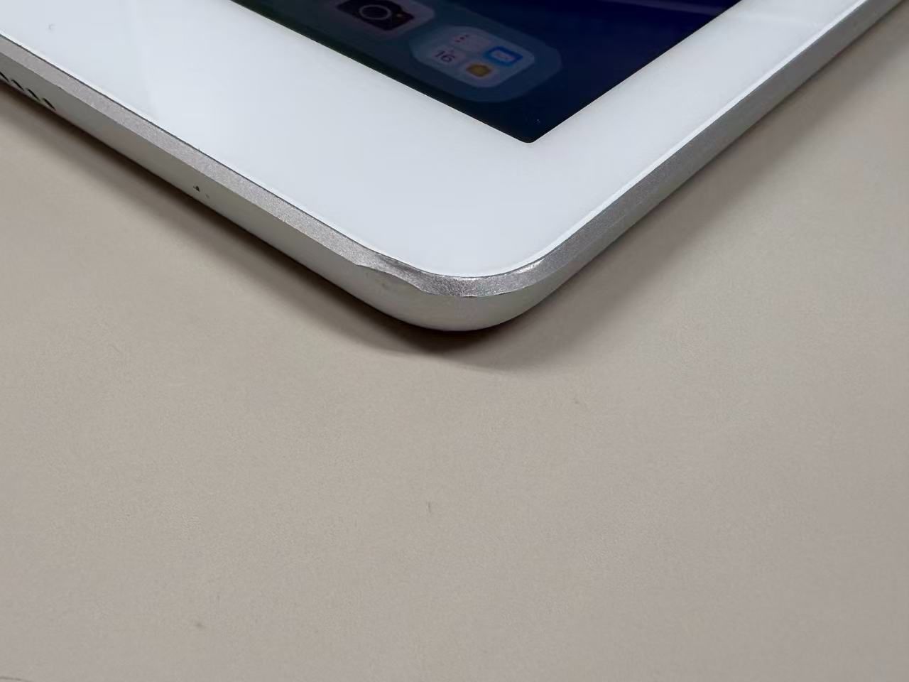 iPad 第5世代 32GB シルバー 訳アリ品 - メルカリ