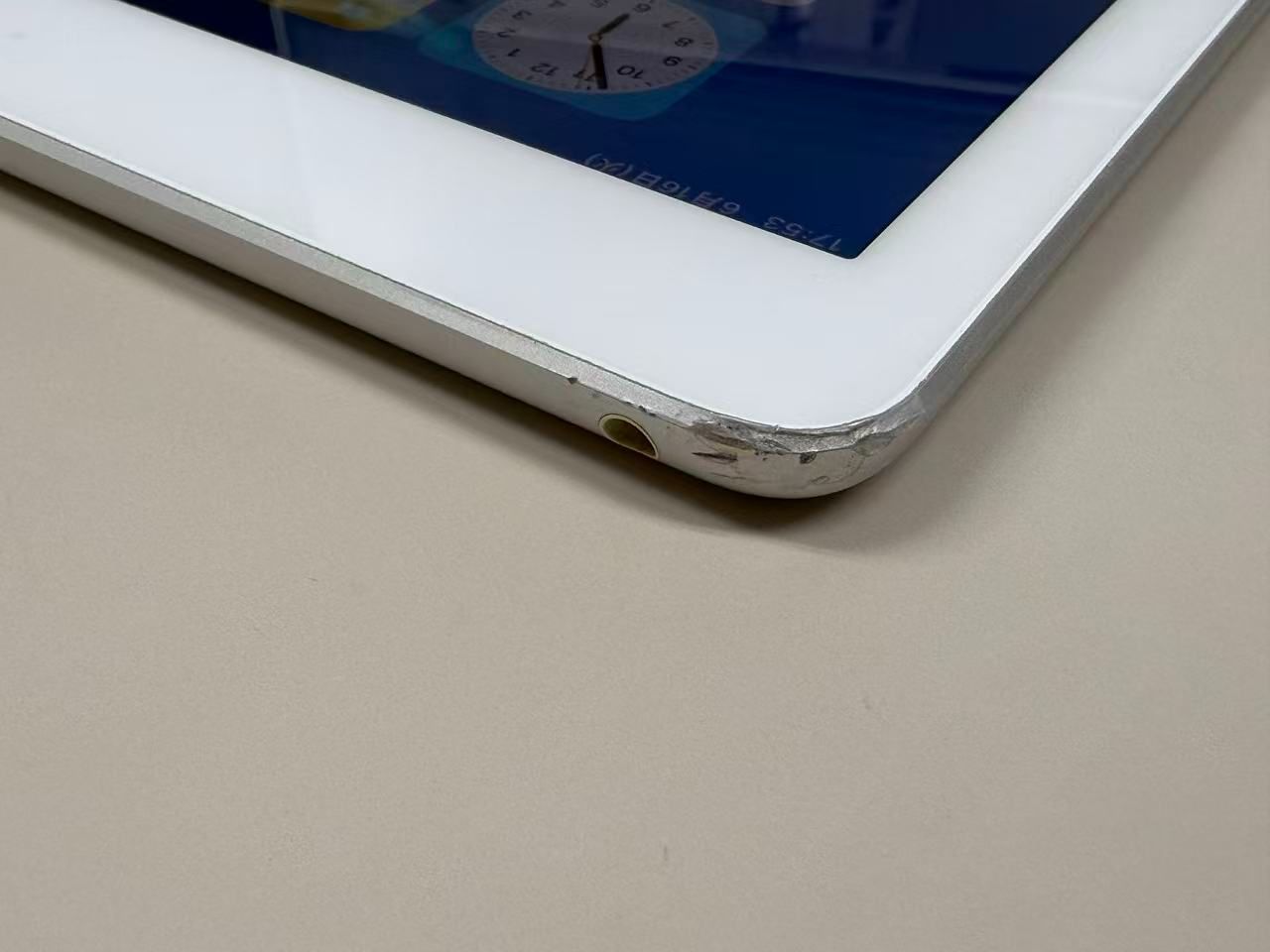 iPad 第5世代 32GB シルバー 訳アリ品 - メルカリ