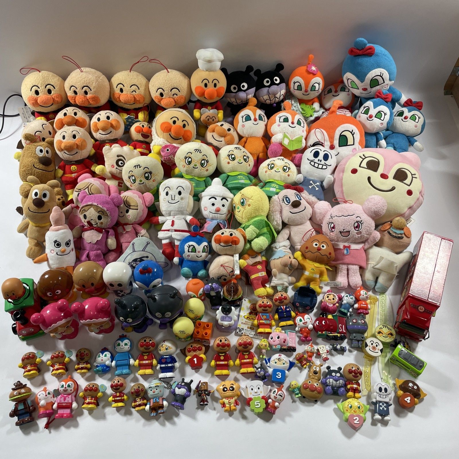 ★ アンパンマン あんぱんまん グッズ まとめ商品 ぬいぐるみ マスコット バイキンマン ドキンちゃん 等 現状品 3.8kg