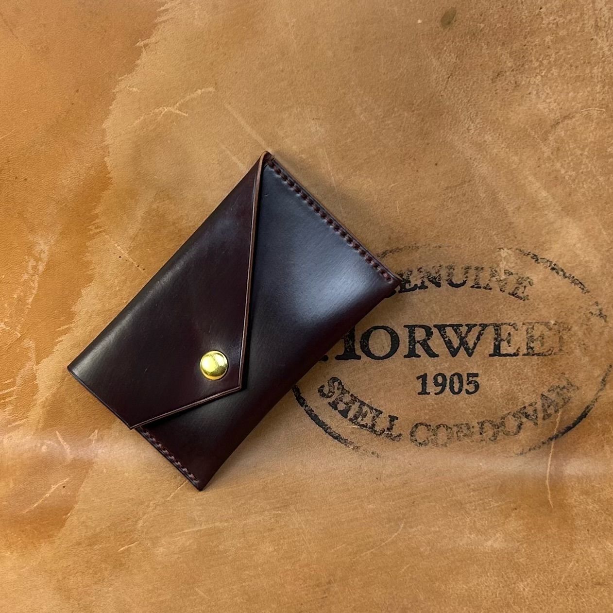 定番色　フルハンドメイド　ホーウィン シェルコードバン カードケース　Horween Shell Cordovan 定番色　#8 バーガンディ 手作り　名刺入れ　定期入れ　カードホルダ 小銭入れ　コインケース