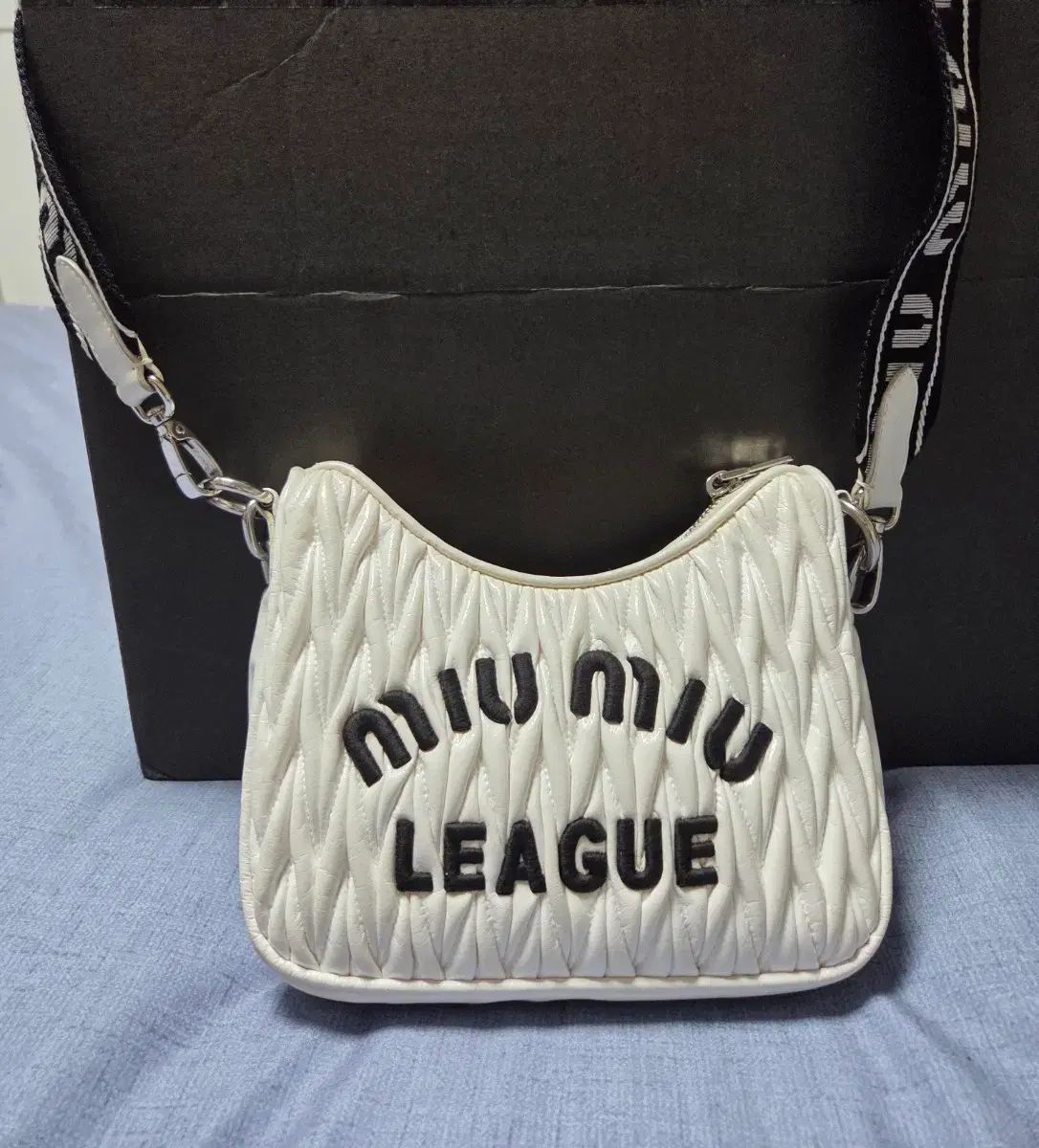 正規品 / 鑑定書保有 MIU MIU ミュウミュウ マトラッセ ショルダーバッグ