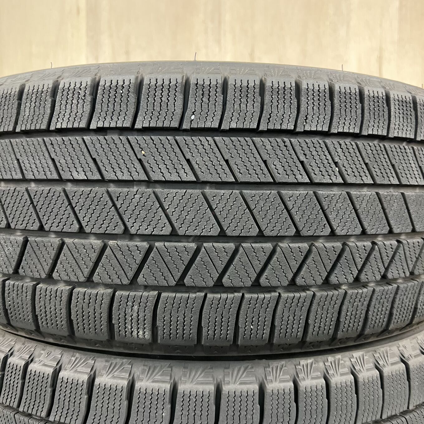 [タイヤのみ]スタッドレスタイヤ 215/45R17 BRIDGESTONE BLIZZAK VRX3 4本セット #102T40426