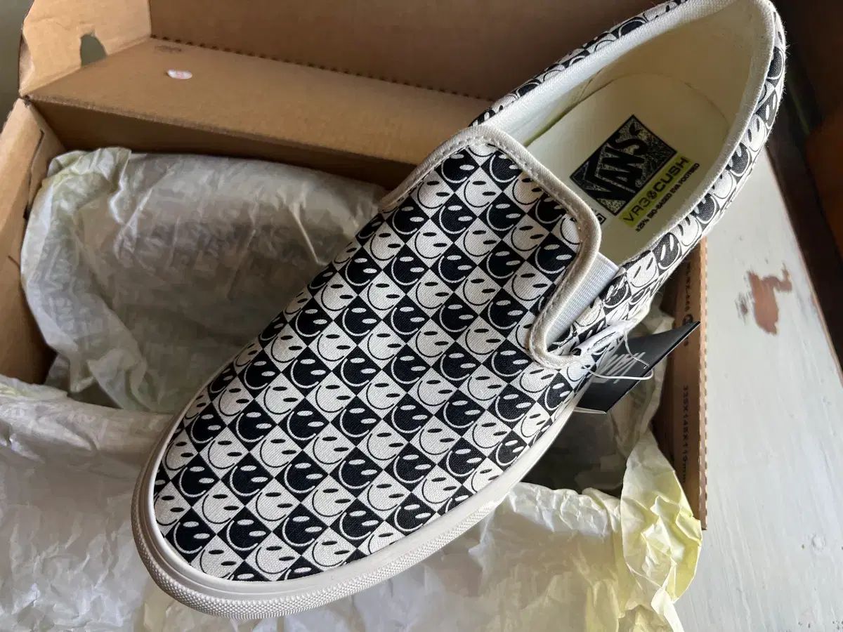 VANS スリッポン スマイル パータン ブラック 白