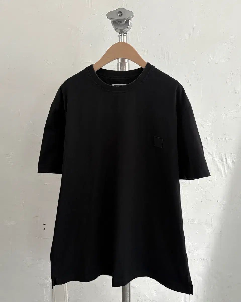 WOOYOUNGMI ウーヨンミ ブラック フレーム バックロゴ 半袖 Tシャツ